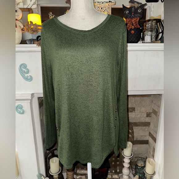 Misia brand green women’s top with buttons on the scooped sides size XL VGUC - Picture 1 of 7